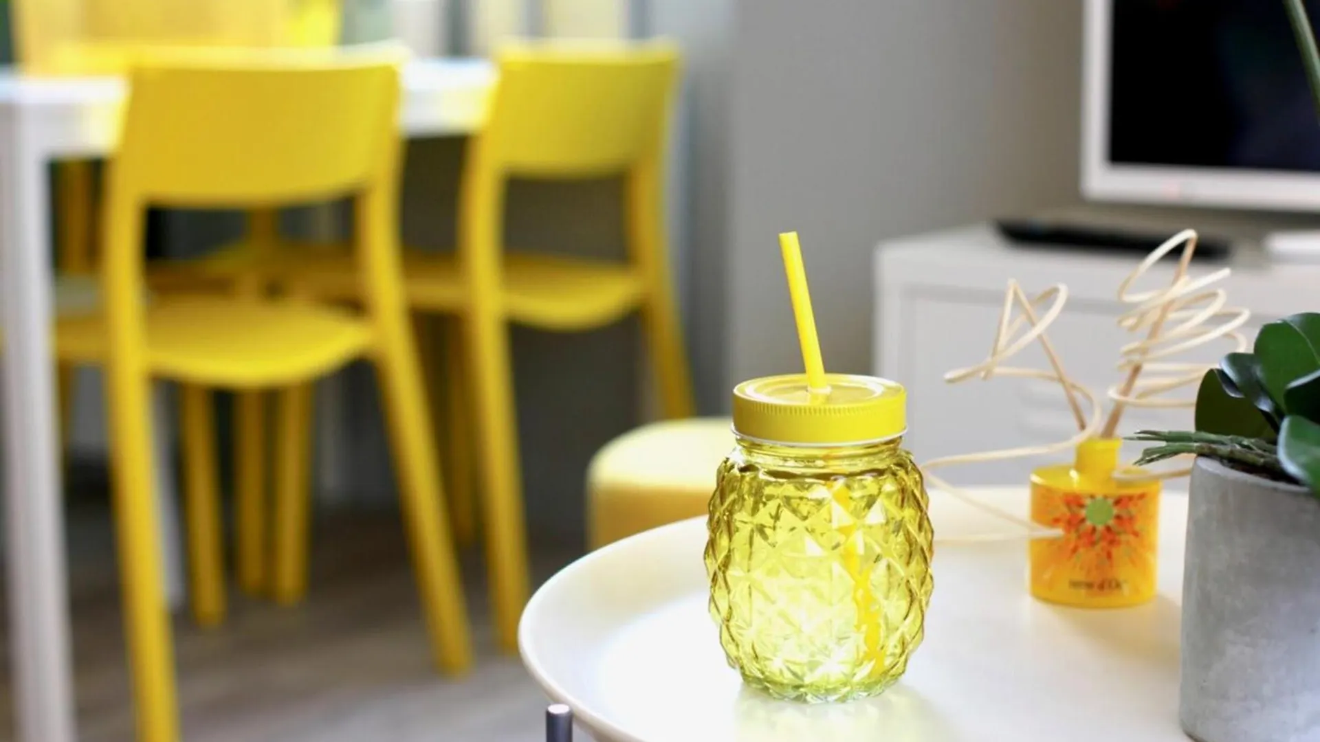 Le Cocon Colore - Centre Ville - 50M De La Gare Annecy Apartment